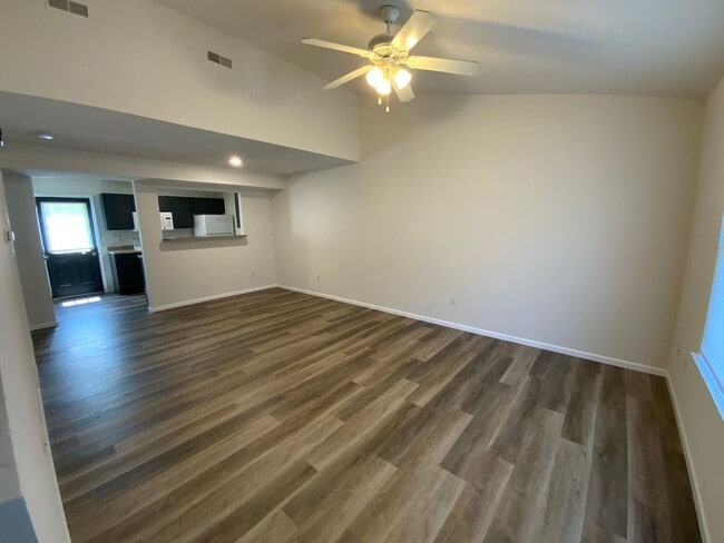Photo - 4 Bedroom newly remodeled Duplex