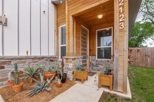 Photo - 2123 Ramsey Ave