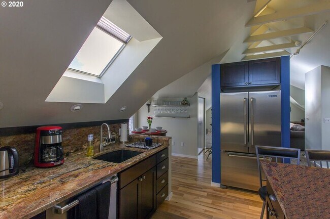 Photo - 1717 NW Hoyt St