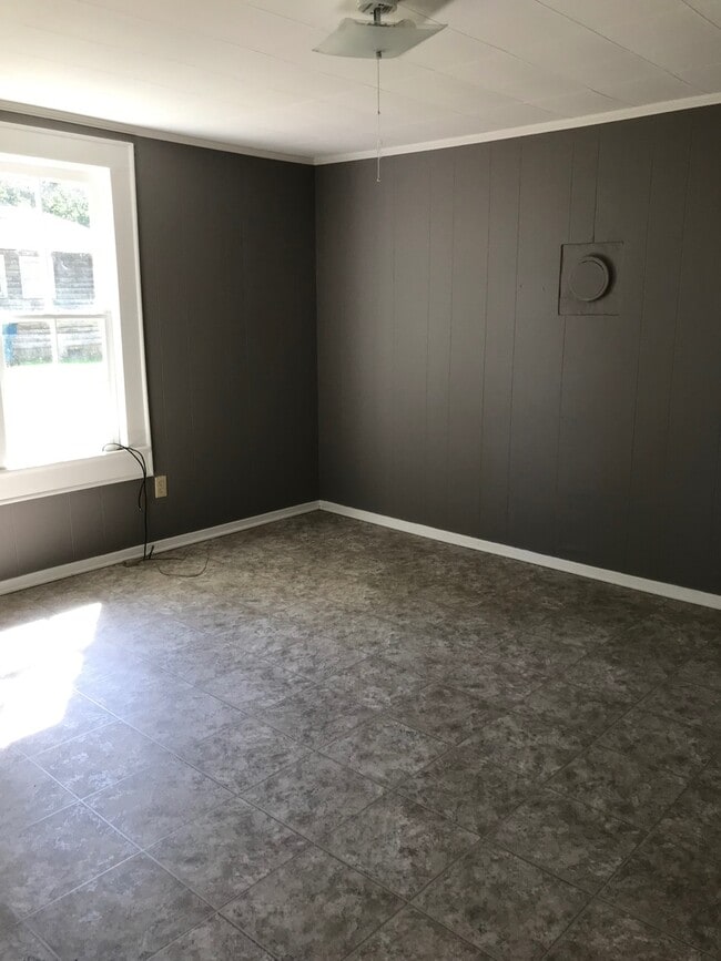 2 BED, 1 BATH HOME IN TROY, $850 MONTH, $8... - 2 BED, 1 BATH HOME IN TROY, $850 MONTH, $8...