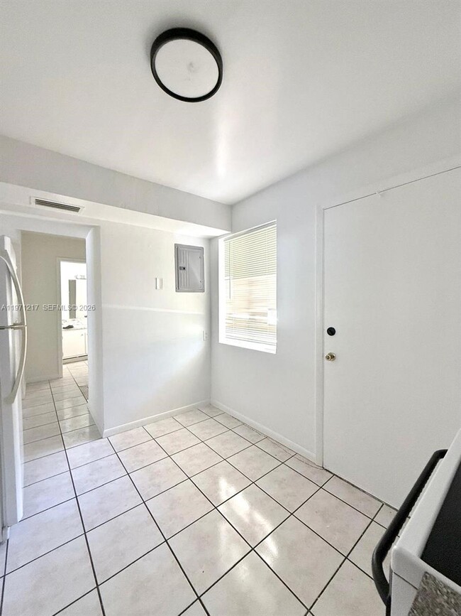 Photo - 1201 NE 191st St Unit G212