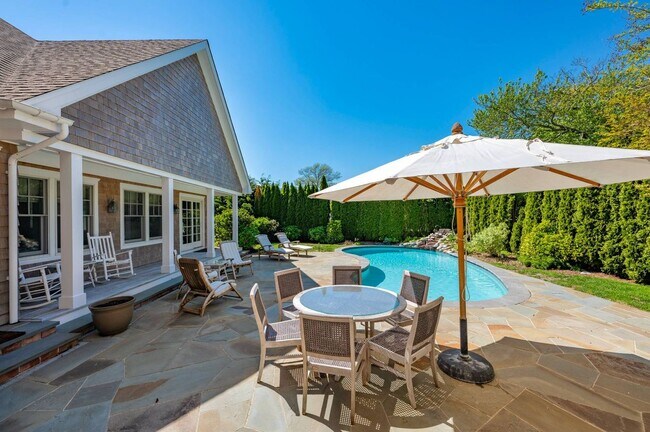 Photo - 32 W Neck Cir