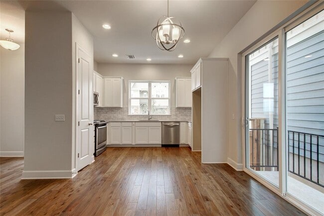 Photo - 2910 Zach Scott St