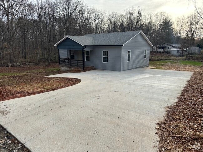 Building Photo - 735 Tussey St Rental