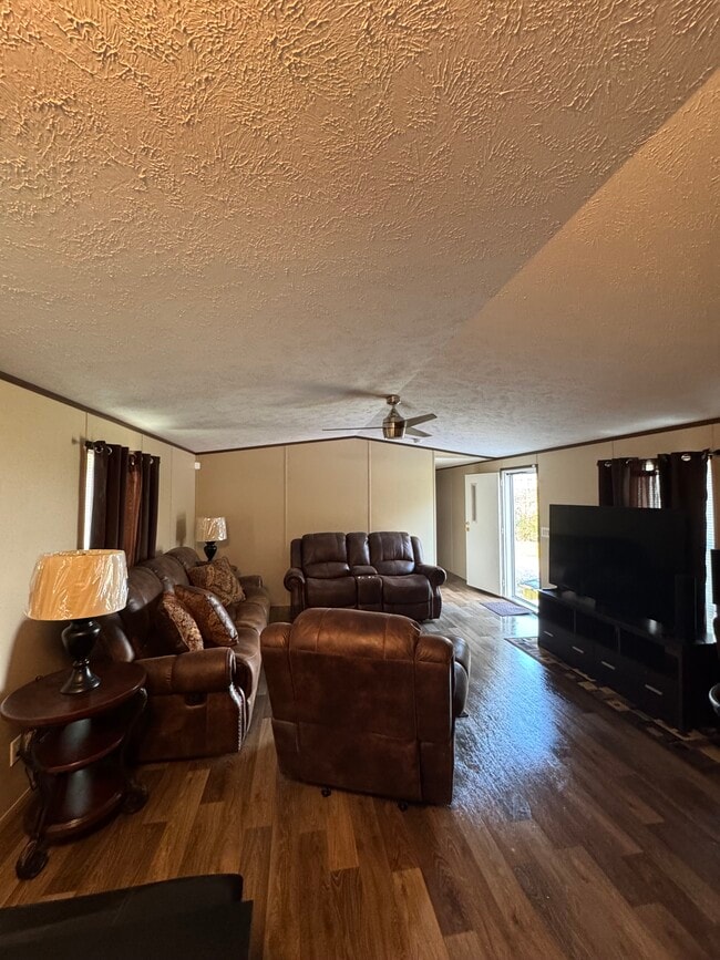 Photo - 35170 Highway 69