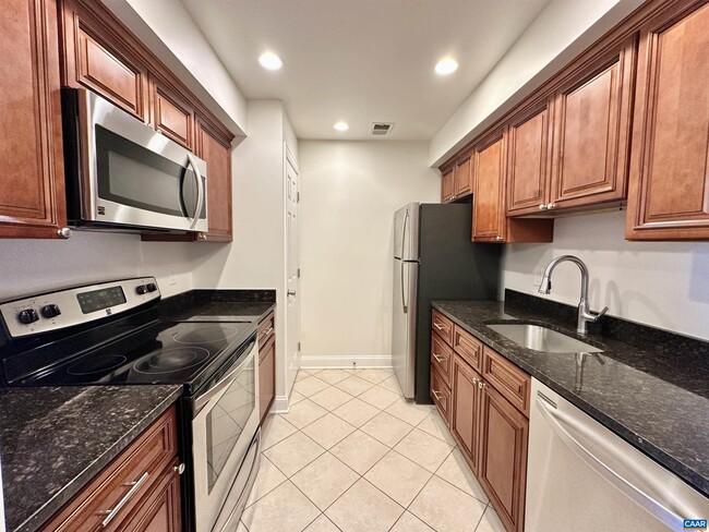 Building Photo - 110 Turtle Creek Rd Unit 04