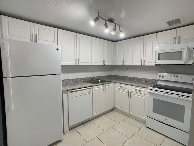 Building Photo - 9357 SW 77th Ave Unit 25-246 Rental