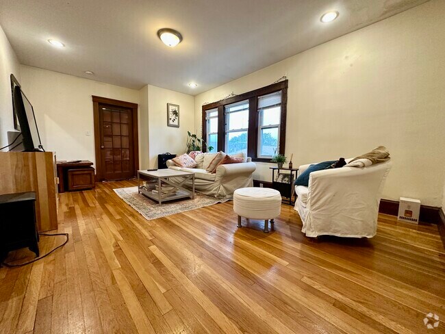 Building Photo - 112 Colborne Rd Unit 2 Rental