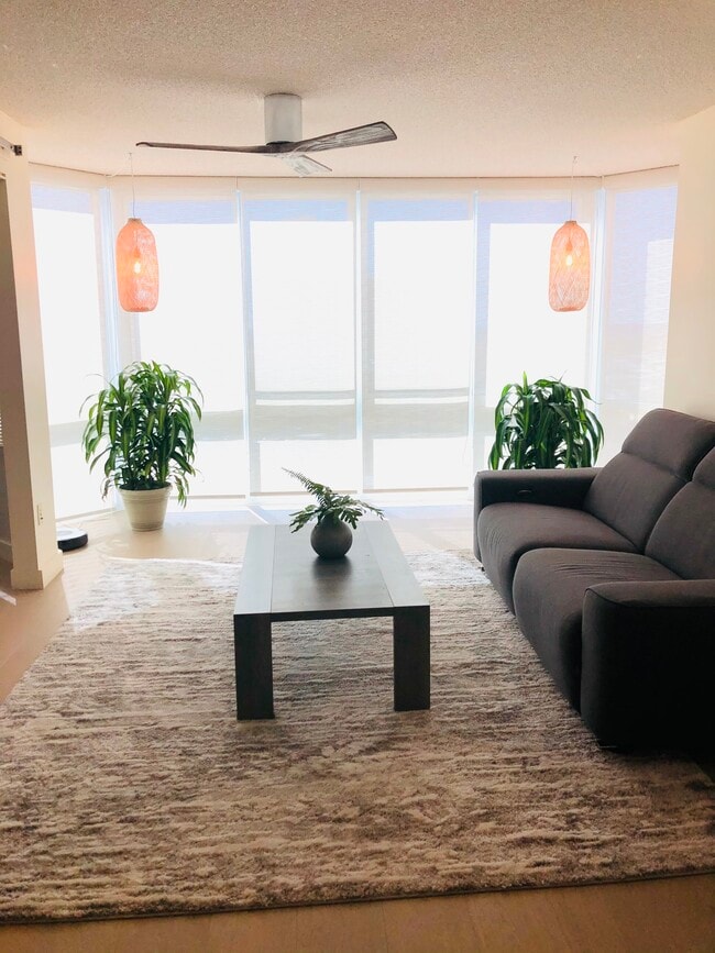 Elegant relaxing lighting. Solar shades. - 801 S King St Unit 1803