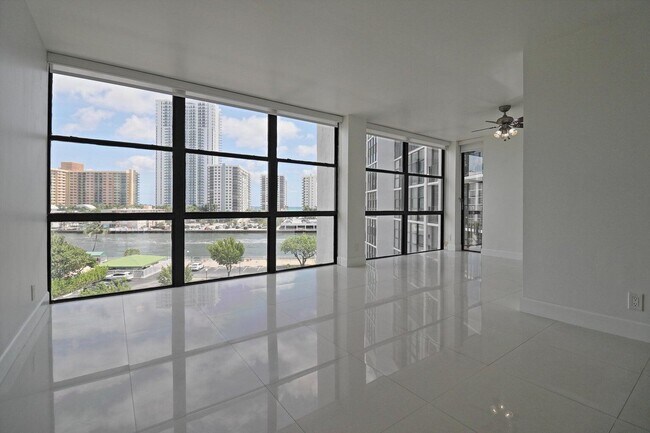 Photo - 800 Parkview Dr Unit 602