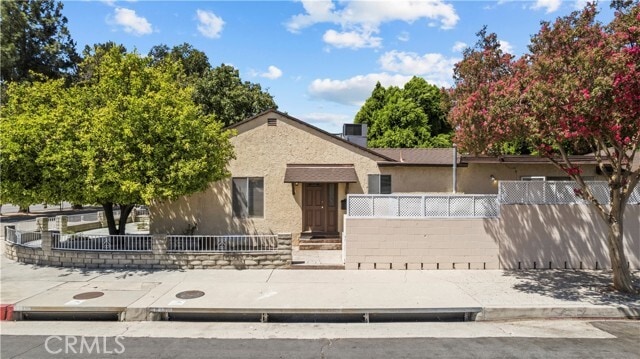 17501 Victory Blvd
