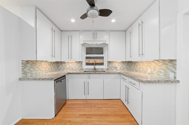 Photo - 4415 Merwin St