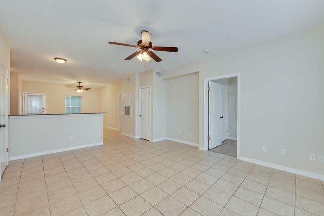 Photo - 2 Bed + 2 Bath - Spacious Floorplan B Unidad RR147