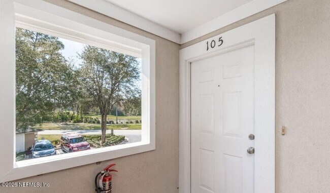 13727 Richmond Park Dr N Unit 105