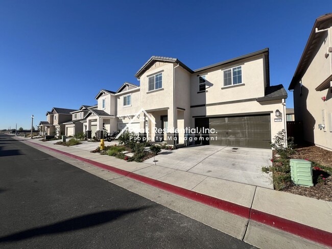 Photo - Updated Lincoln 4bd/2.5ba House With 2 Car Garage!