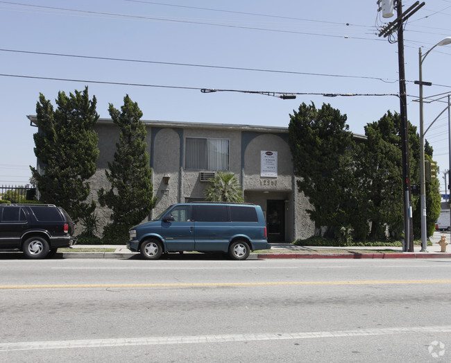 Building Photo - 12850 Branford St Rental