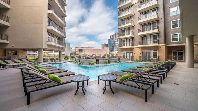 Photo - 1755 Wyndale St Unit b8