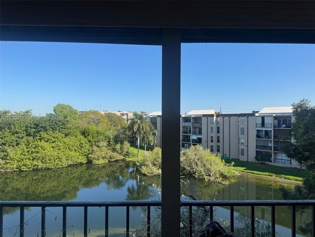 Building Photo - 8897 Fontainebleau Blvd Unit 408