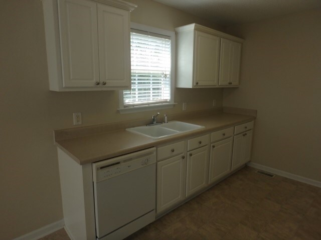 Photo - 8 Clarence Ln