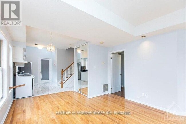 Photo - 450 MacLaren St Unit 11