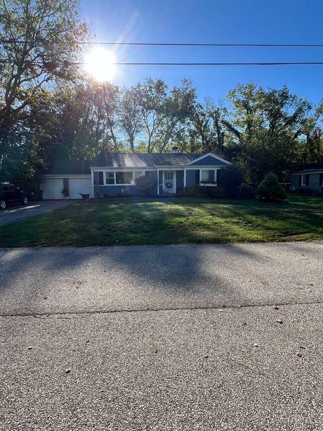 Building Photo - 137 Wrenwood Ln