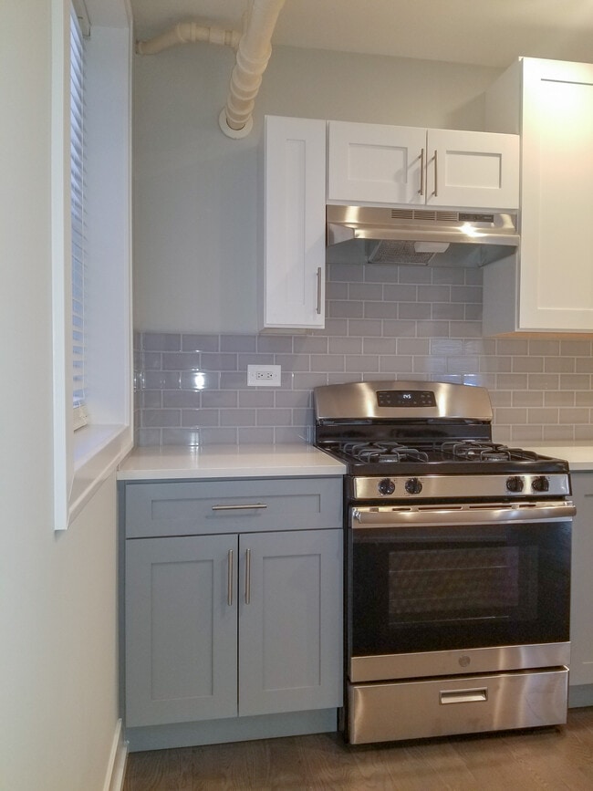 Photo - 1931 W Winona St Unit Garden