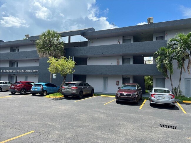 Building Photo - 8841 W Flagler St Unit 202