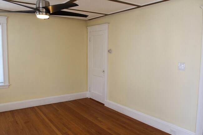 Photo - 242 Newbury Ave Unidad 2