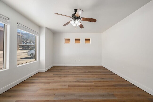 Photo - "Charming 3-Bed Townhouse in Cedar City with 2.5 Baths – Your Spacious 1,384 Sq Ft Retreat Awaits!" Unit #14A