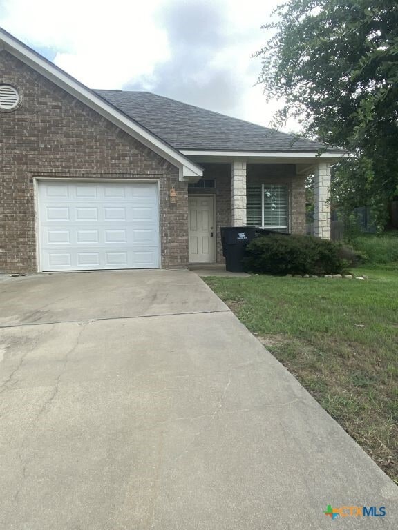 Building Photo - 816 Twin Oaks Dr Rental