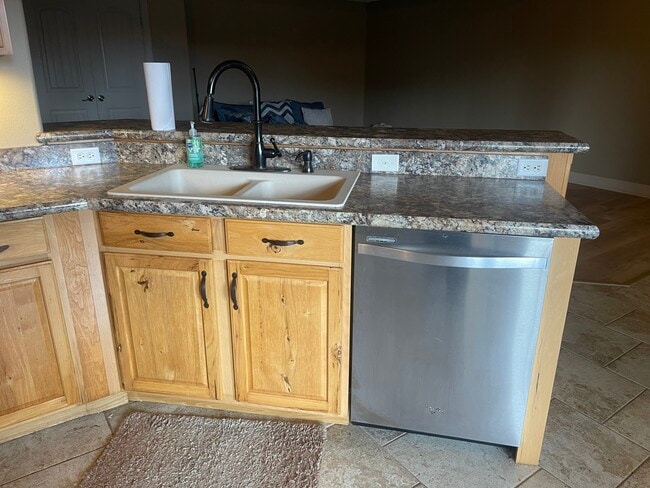 Basement apartment. All utilities included. 25 dollar non refundable credit check/ background requir - 1431 Heather Ln Unit # 2