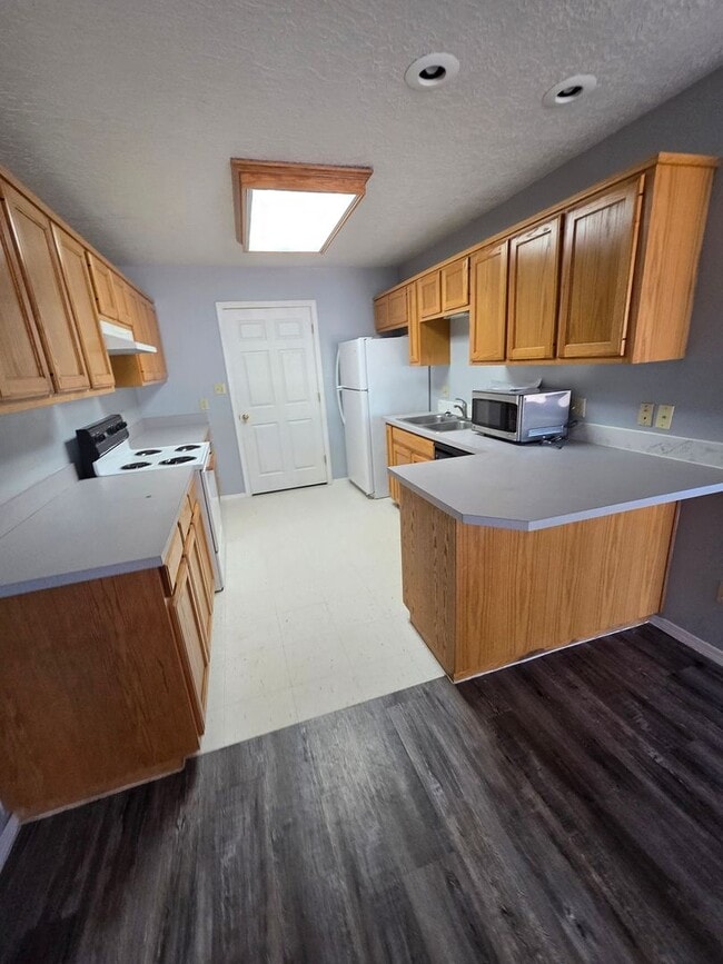 Photo - 420 E 9th St Apartamento Unidad 4 (1171)