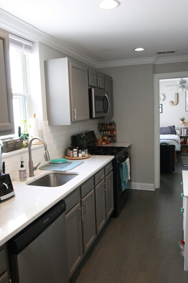 Kitchen - 763 S 15th St Unit 3