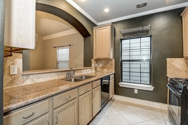 Photo - 2905 Clinton Dr