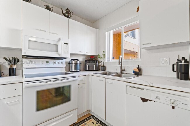 Photo - 6235 SW Kendale Lakes Cir Unit 247