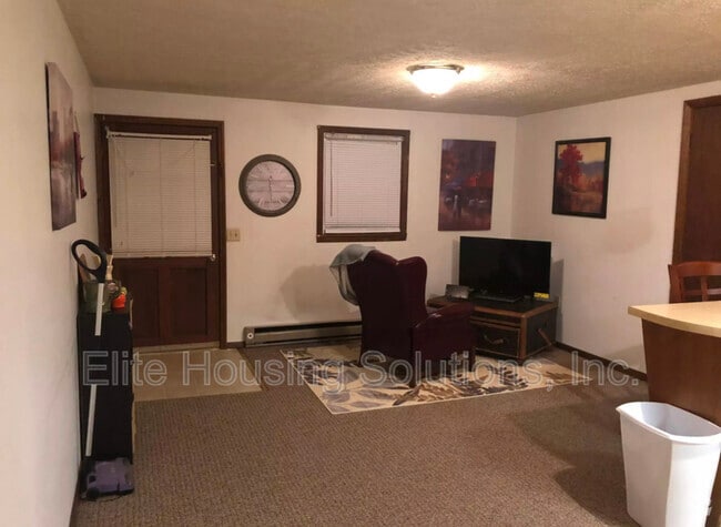 Building Photo - 108 E Buck Ave Unit B Rental