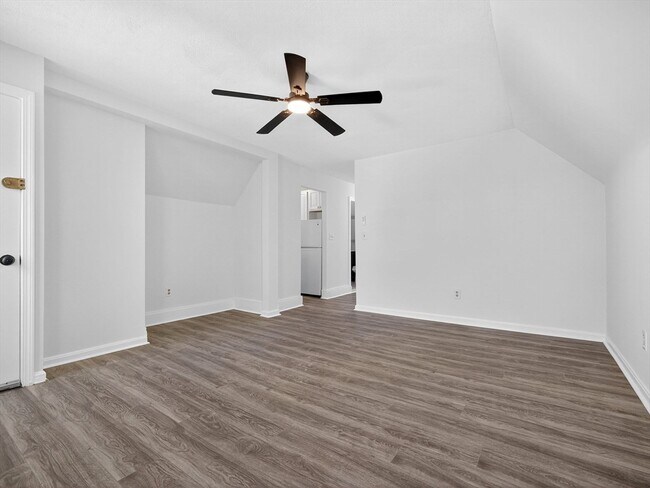 Photo - 425 Medford St Unidad 3