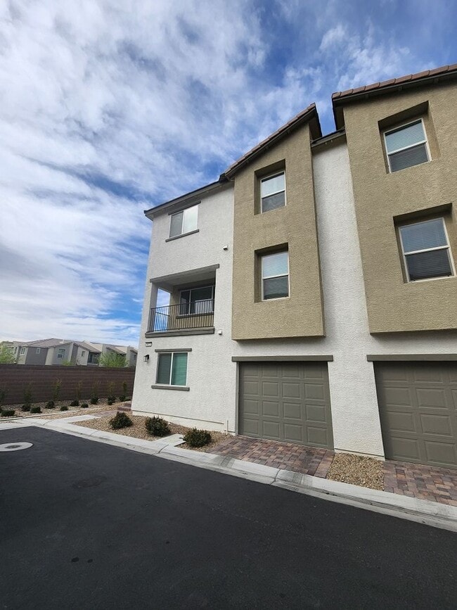 Photo - 3 story 3 bed/3 bath townhouse in brand new Watercolor Community