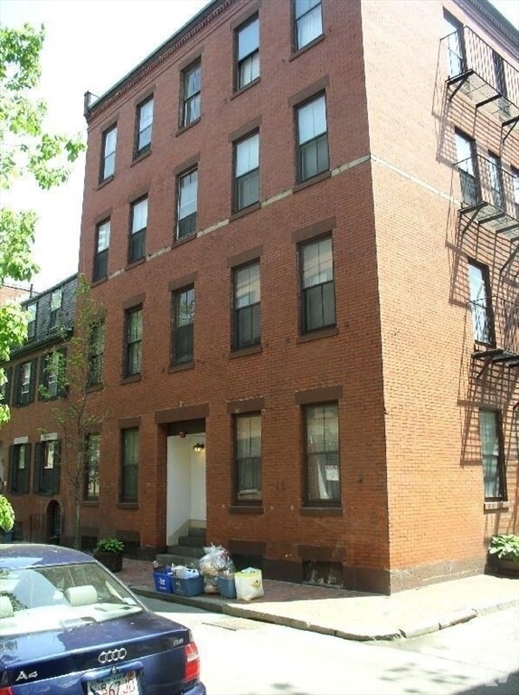 Building Photo - 8 Fayette St Unit 4L Rental