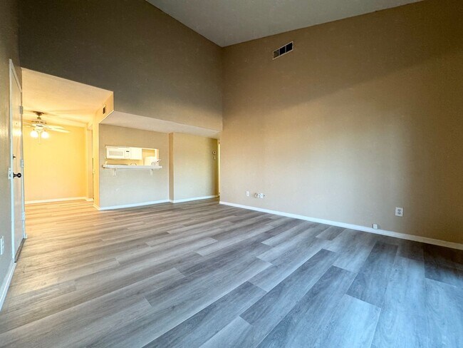 Photo - AVAILABLE NOW!! Charming UPSTAIRS 2 Bed/ 1...