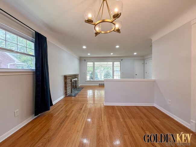 Building Photo - 2082-2084 Vernier Unit 2082 Vernier - Lower Rental