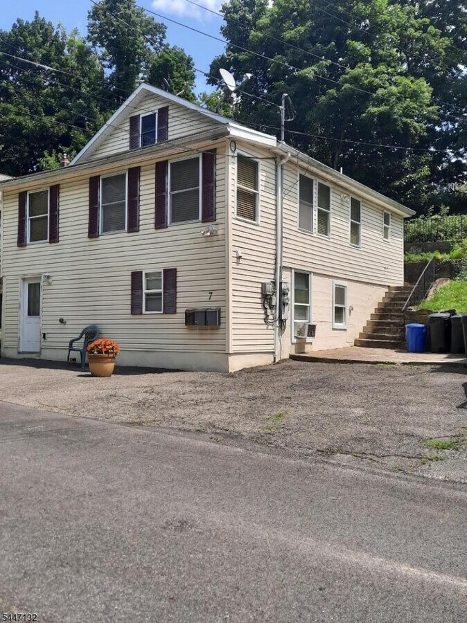 Photo - 7 E Stuart St
