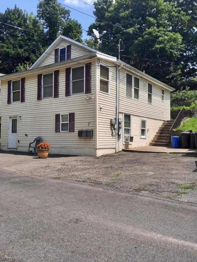 Photo - 7 E Stuart St