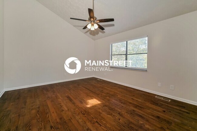Photo - 3 Bedroom Pet-Friendly Home in KNOXVILLE, TN with Main Street Renewal