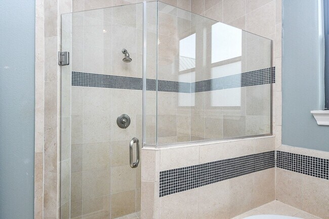 Photo - 2222 Hilshire Lake Dr