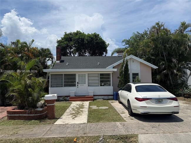 Photo - 1719 Hayes St