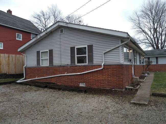 Building Photo - 1254 McIntosh Ave Unit 1