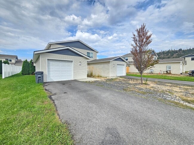 Photo - 5207-5207 E Upriver Dr