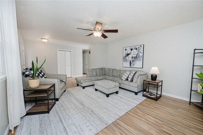 Photo - 979 Barclay Rd