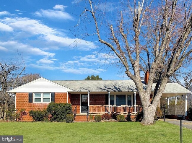 Building Photo - 125 Hillcrest Dr Rental
